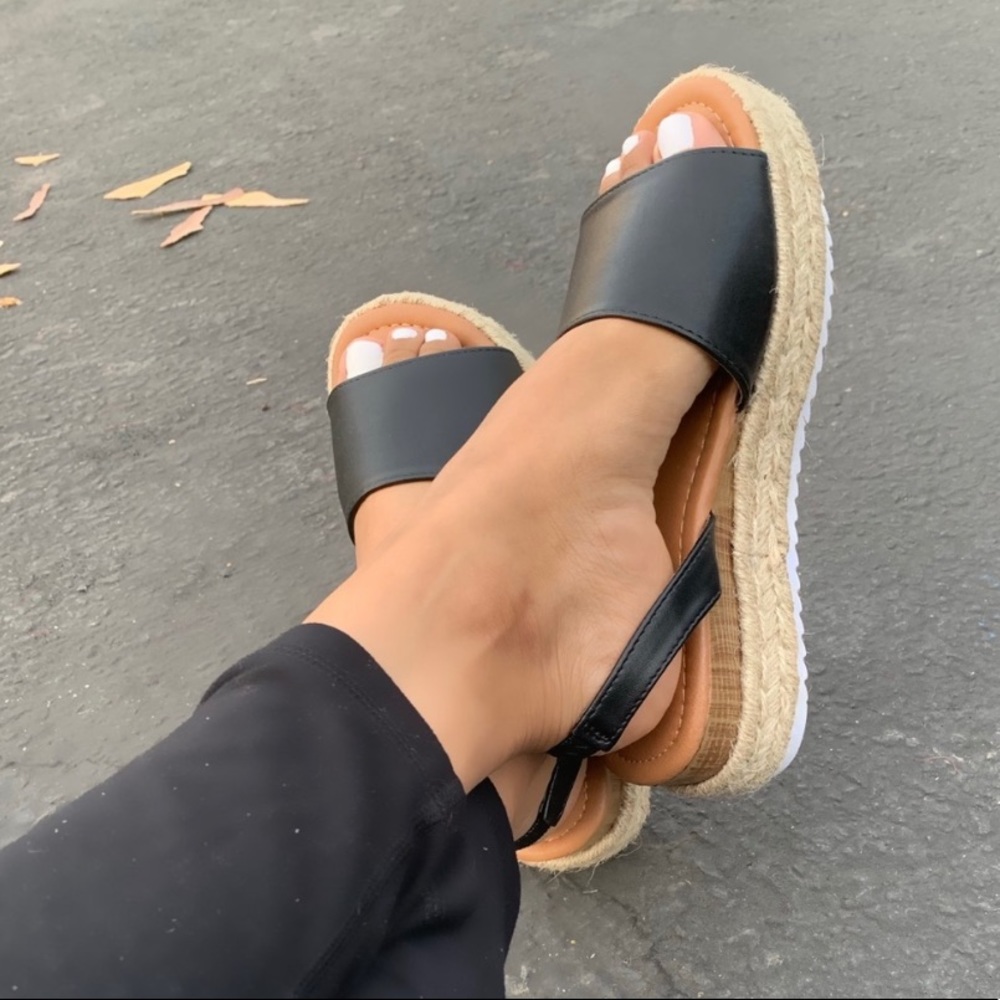 Espadrille flat sandals